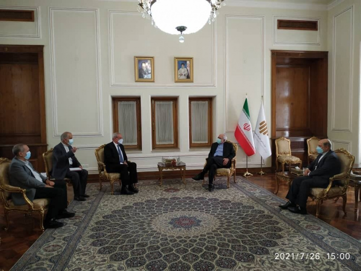 Zarif meets with Cuba's Finlay president to facilitate vaccine production