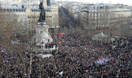 1000s attend Unity Rally in Paris following attacks