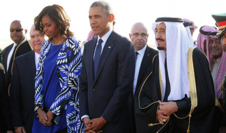 Michelle Obama forgoes a headscarf and sparks a backlash in Saudi Arabia