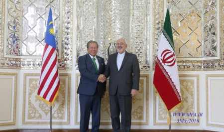 Iranian, Malaysian FMs Weigh Plans to Cement Ties