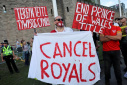 تظاهرات علیه خانواده سلطنتی در بریتانیا
