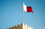 قطر علیه عمان شمشیر کشید
