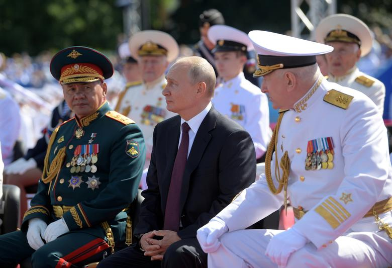 پوتین نظاره گر رژه روز نیروی دریایی روسیه