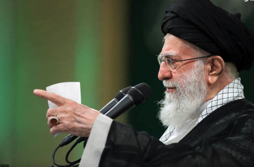 رهبر انقلاب: ورود نظامی آمریکا بدون تردید با صدمه جبرانناپذیر همراه خواهد بود
