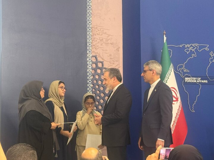 عراقچی: جنگ روایت‌ها از جنگ واقعی سخت‌تر و مهم‌تر است