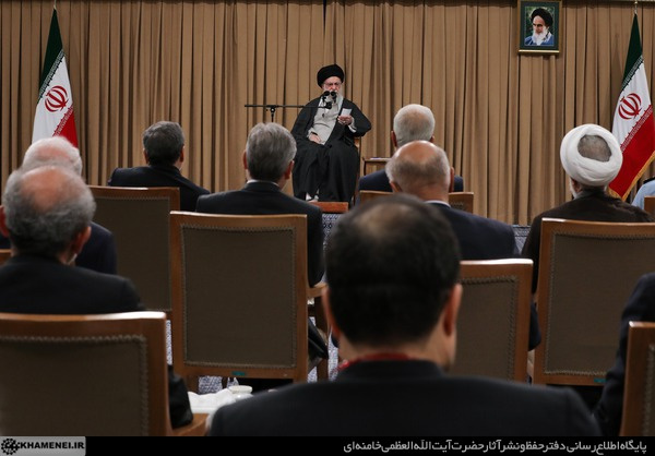 یکی از خطرهای کشور، این حالت نه جنگ، نه صلح است / سفر رئیس جمهور به چین، زمینه‌ای بالقوه برای حوادث بزرگ مورد نیاز کشور در مسئله اقتصادی و سیاسی است