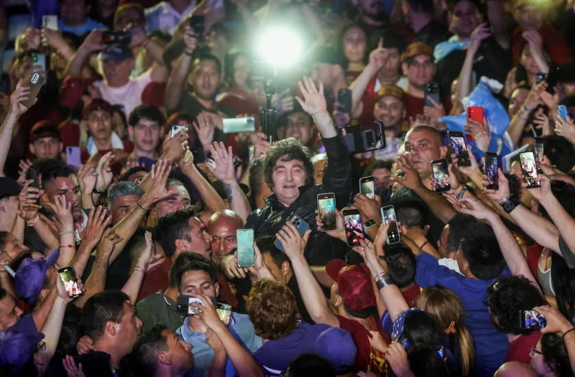 تغییرات اساسی بیخ گوش ترامپ