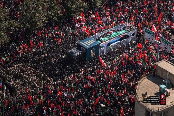 مراسم تشییع رهبر شهید؛ رفراندوم جمهوری سوم