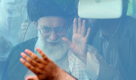 سفر رهبری به قم موجب کم شدن فشارها بر ایران می‌شود