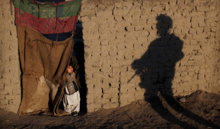 نیروهای فرامنطقه ای، برنده تشنجات سیاسی در افغانستان
