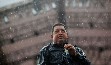 چاوز به مدد فقرا در قدرت می ماند؟