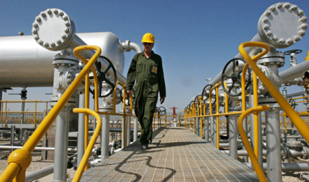 کاهش بهای نفت مانع پیشروی ایران نمی‌‍‌شود