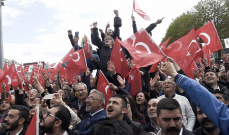 امروز دموکراسی در ترکیه جان داد