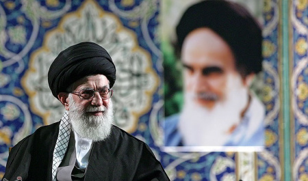 شکست دادن آمریکا در منطقه از معجزات انقلاب اسلامی است