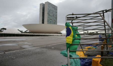 تهدیدی برای دمکراسی جوان برزیل