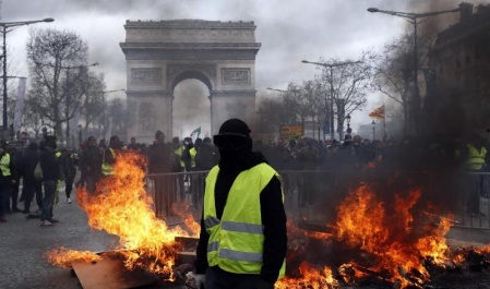 فرانسه و بحران‌های جمهوری پنجم
