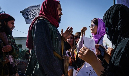 منع تحصیل زنان و دختران در افغانستان مصداق جنایت علیه بشریت