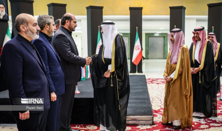 حضور پررنگ مقامات عربی در مراسم رئیس جمهوری ایران به چه معناست؟