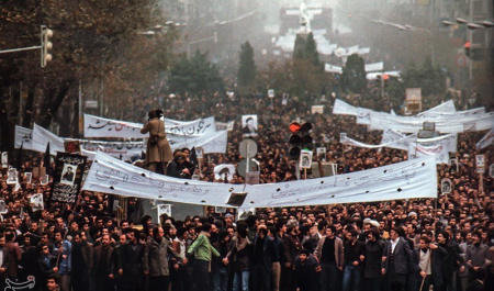 انقلاب اسلامی و خواست های نسل جدید ایران