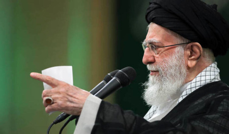 رهبر انقلاب: ورود نظامی آمریکا بدون تردید با صدمه جبران‌ناپذیر همراه خواهد بود