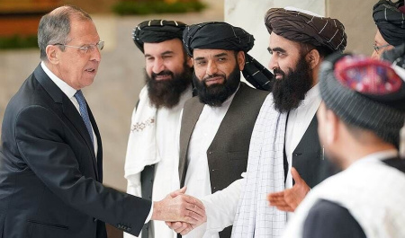 بیرق سفید طالبان در میدان سرخ