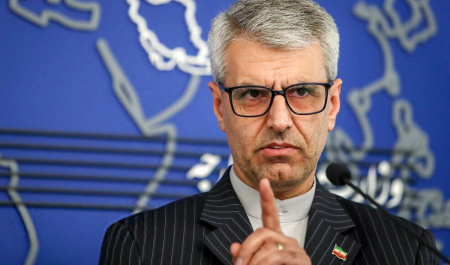 بقایی: هیچ سفارت‌خانه‌ای تعطیل نیست/اعدام هشتصد نفر دروغ بود