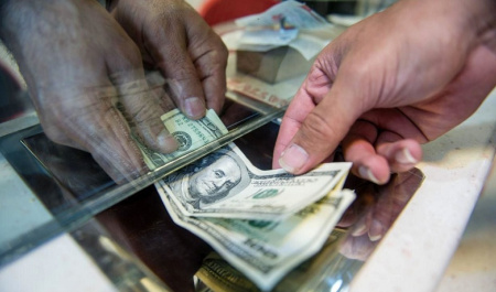 بحران دلار در ایران را عمداً ایجاد کردند تا اغتشاش راه بیندازد