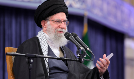 رهبر انقلاب در واکنش به تهدیدهای ترامپ: قوی‌ترین ارتش دنیا هم گاهی ممکن است چنان سیلی بخورد که نتواند از جا بلند شود