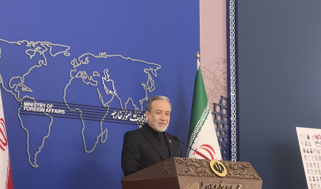 عراقچی: از نظر ما تنگه هرمز باز و فقط به روی دشمنان بسته است