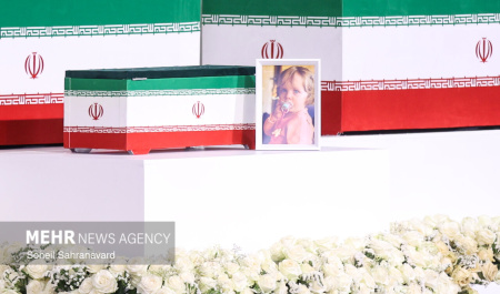 مراسم ادای احترام به پیکر رهبر شهید انقلاب