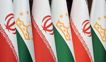 تاجیک محزون، ایران درگیر