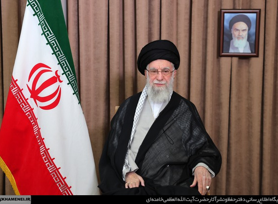 رهبر انقلاب: نیروهای مسلح رژیم رذل صهیونی را پیچاره خواهند کرد
